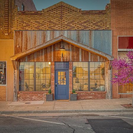 Bluebird Hotel Elk City Exterior photo
