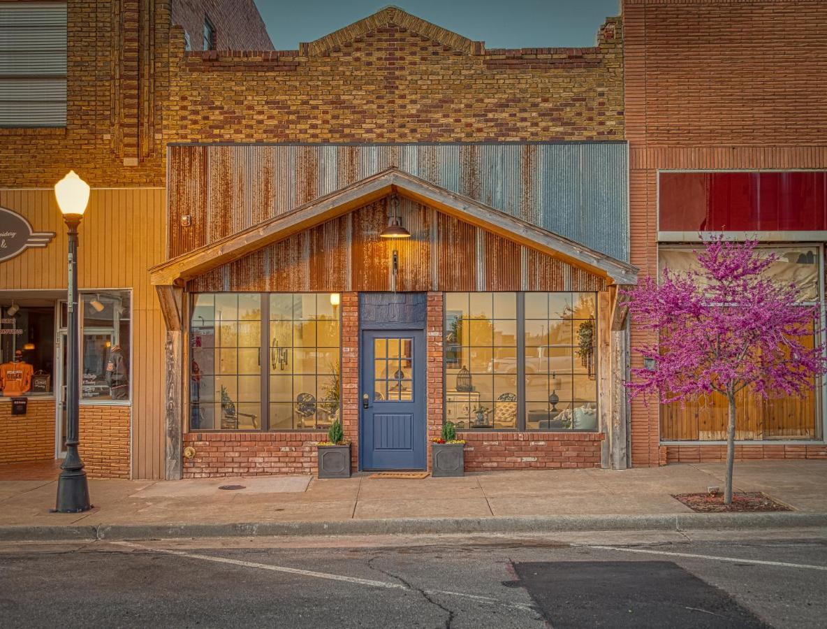 Bluebird Hotel Elk City Exterior photo